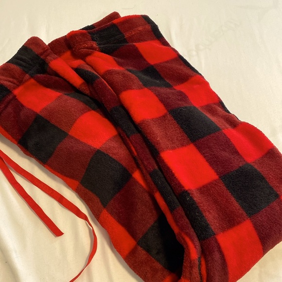 Red plaid fluffy PJs - Picture 1 of 3